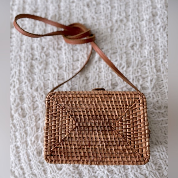 Wicker Crossbody - Lunchbox Style - Picture 2 of 4